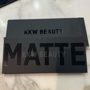 NIB Authentic KKW Beauty Matte Smoke Palette